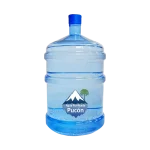 un bidon nuevo lleno de agua purificada - botellón de veinte litros 20 lts